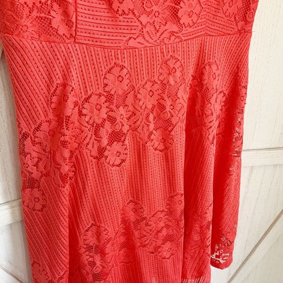Sandra Darren Coral Pink Lace Overlay Fit Flare Dress Women 12 Sleeveless Floral - Picture 3 of 6